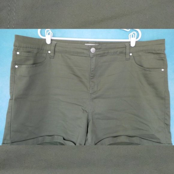 Molly & Isadora Green Shorts 24 - Picture 3 of 7